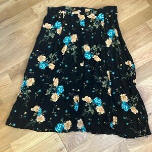 Plus 90s  Black Floral A-Line Skirt buttons 22/24